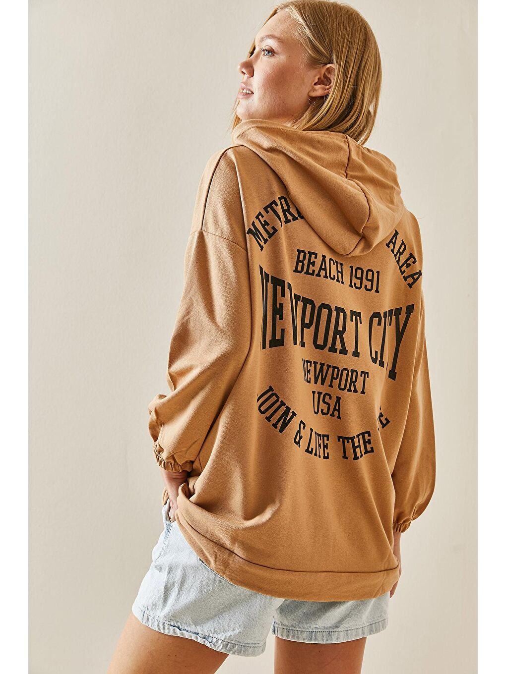 Sarı Camel Rengi Arkası Baskılı Kapüşonlü Sweatshirt 3YXK8-47462-53-4