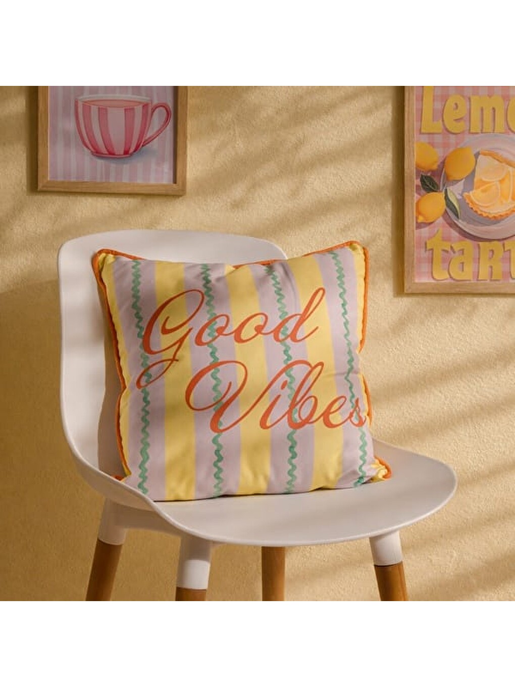 Kahverengi Soft Good Vibe Kırlent - Hardal- 45x45 Cm