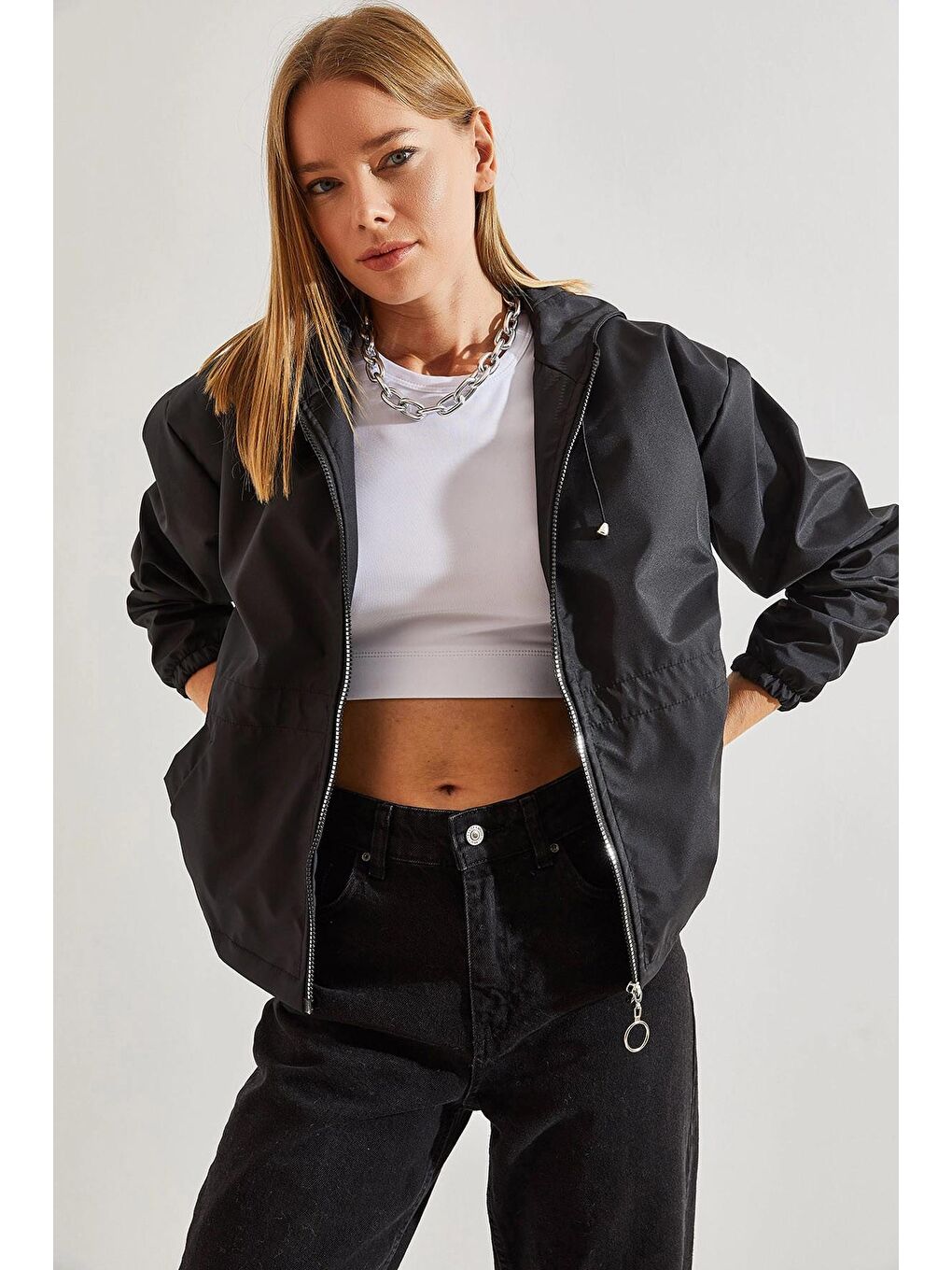 Siyah Kadın Kapüşonlu Bel Bağcıklı Yağmurluk