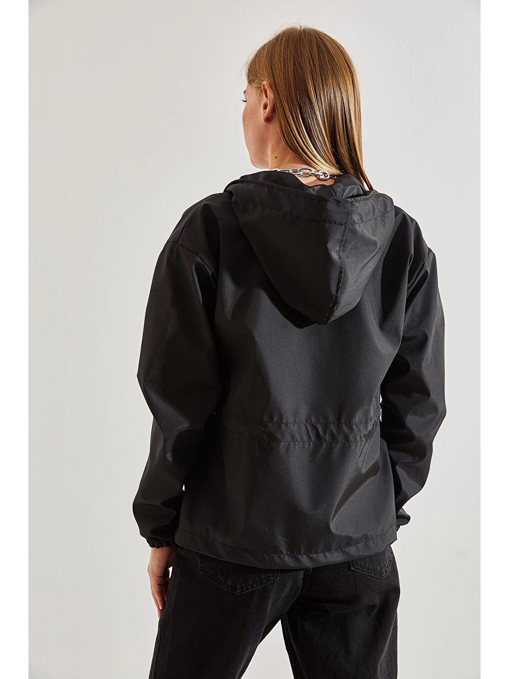 Siyah Kadın Kapüşonlu Bel Bağcıklı Yağmurluk-2