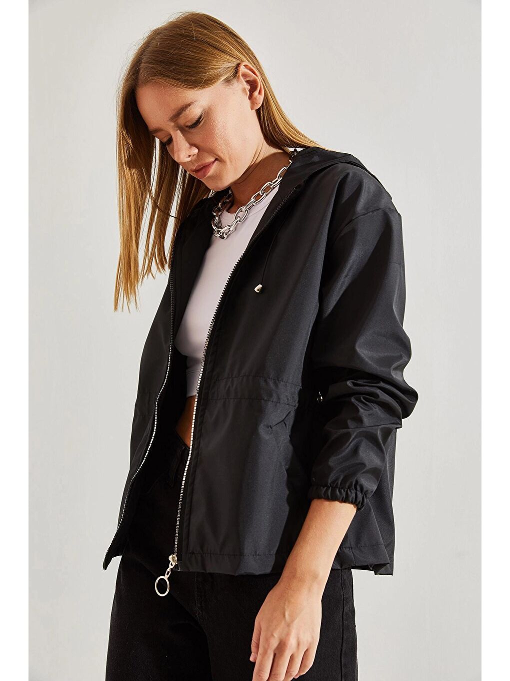 Siyah Kadın Kapüşonlu Bel Bağcıklı Yağmurluk-3