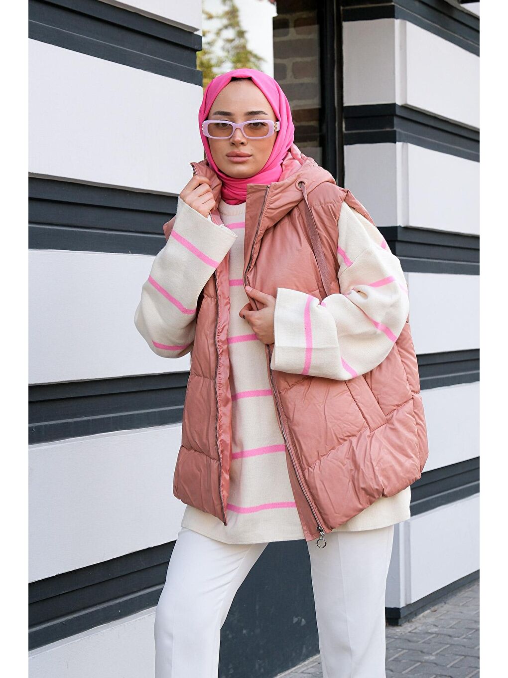 Pembe Deri Görünümlü Kapüşonlu Şişme Yelek Pudra-2