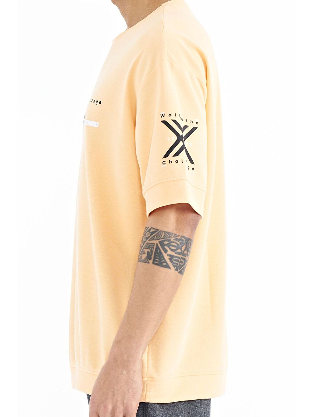 Turuncu Kavun Içi Ön ve  Kol Baskı Detaylı O Yaka Oversize Erkek Tişört - 88180-2