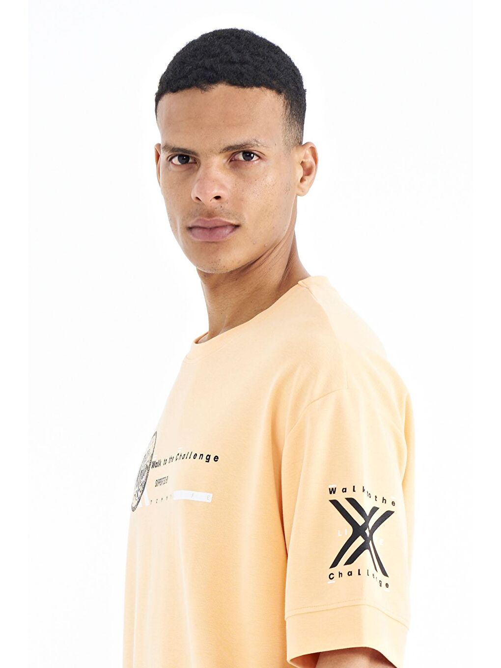 Turuncu Kavun Içi Ön ve  Kol Baskı Detaylı O Yaka Oversize Erkek Tişört - 88180-3