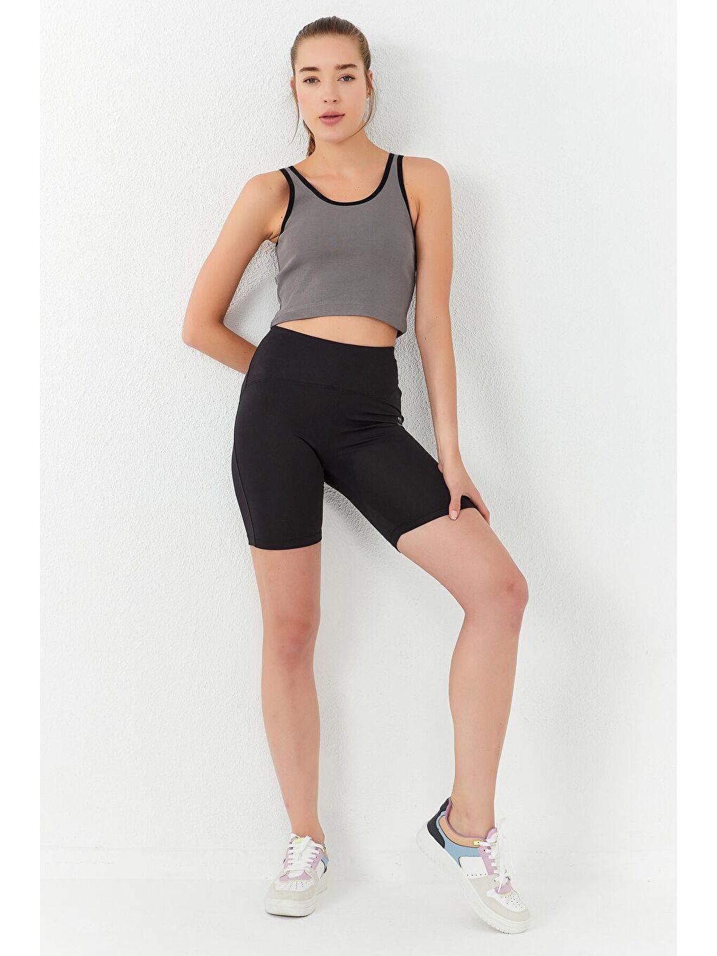 Gri Basic Sıfır Kol Dar Kalıp U Yaka Kadın Crop Top Atlet - 97162-2