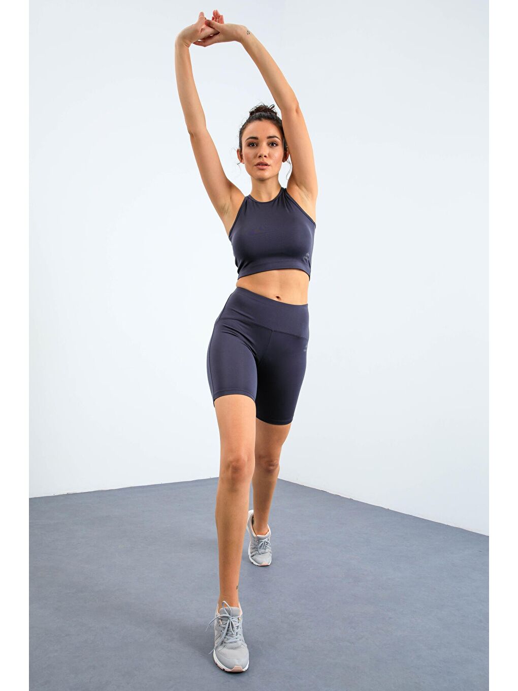 Antrasit Yüksek Bel Toparlayıcı Dar Kalıp Crop Biker Kadın Tayt Takım - 95302-1