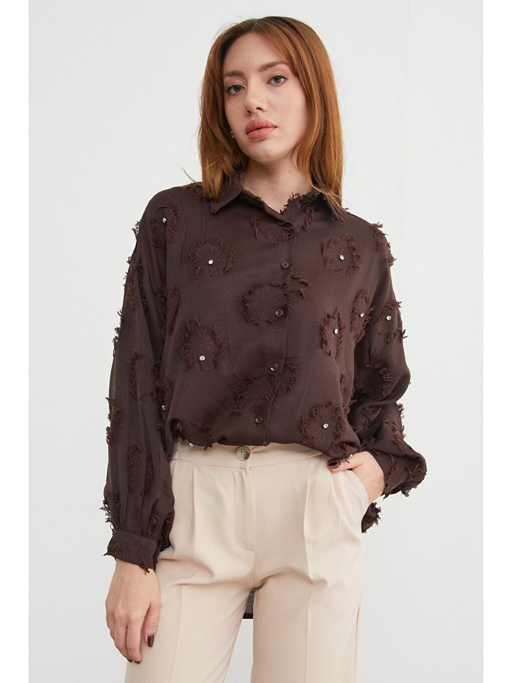 Kahverengi Taş işlemeli Püsküllü Arkası Uzun Salaş Gömlek-1