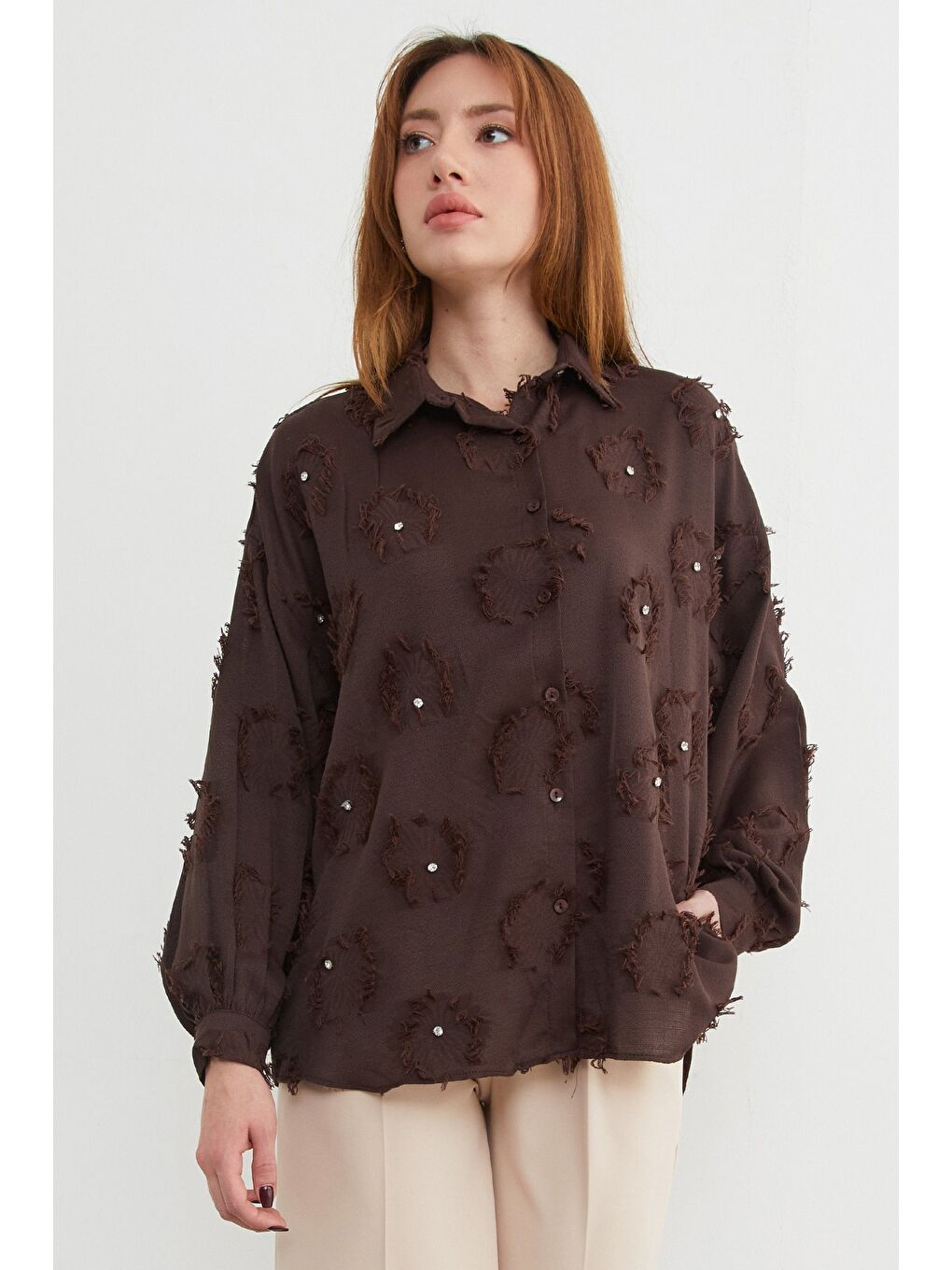 Kahverengi Taş işlemeli Püsküllü Arkası Uzun Salaş Gömlek-3