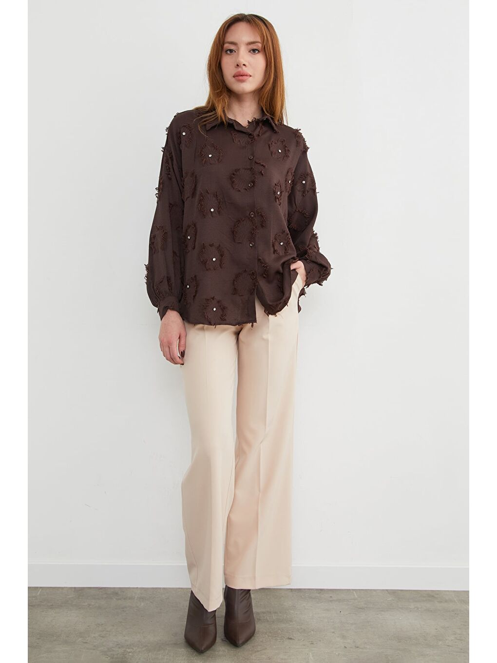 Kahverengi Taş işlemeli Püsküllü Arkası Uzun Salaş Gömlek-4