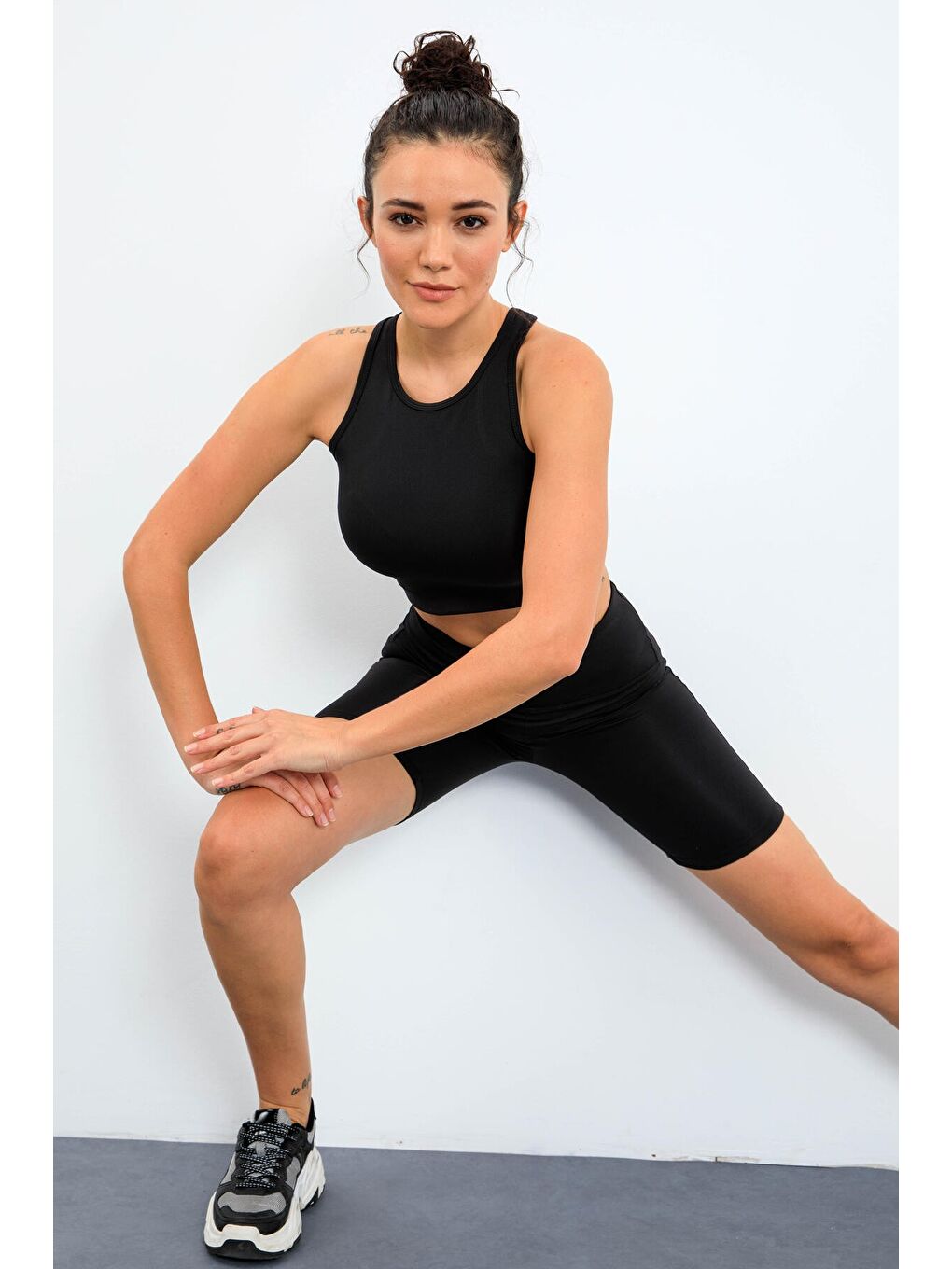 Siyah Yüksek Bel Toparlayıcı Dar Kalıp Crop Biker Kadın Tayt Takım - 95302-1