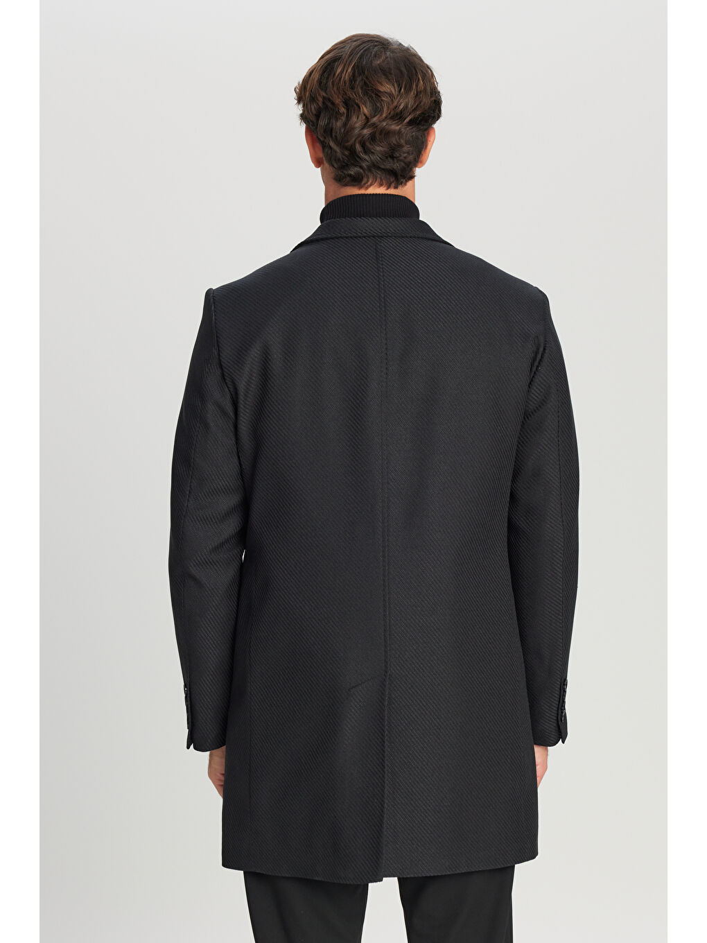 Erkek Siyah Standart Fit Normal Kesim Mono Yaka Armürlü Kapak Cepli Palto-5