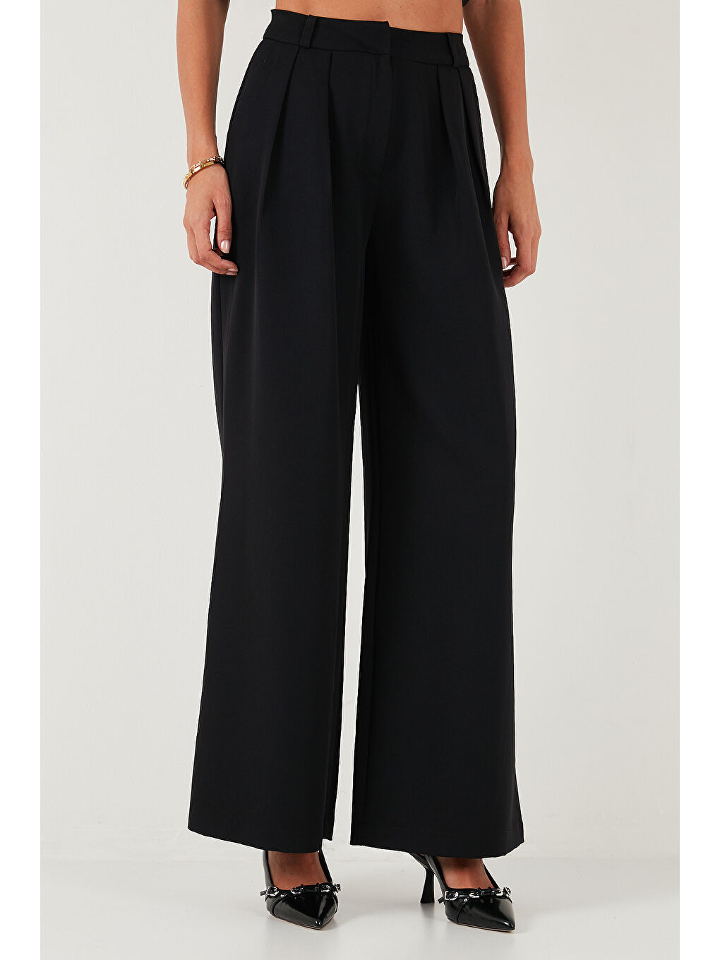 Siyah Pile Detaylı Wide Leg Yüksek Bel Geniş Paça Pantolon 6522016-1