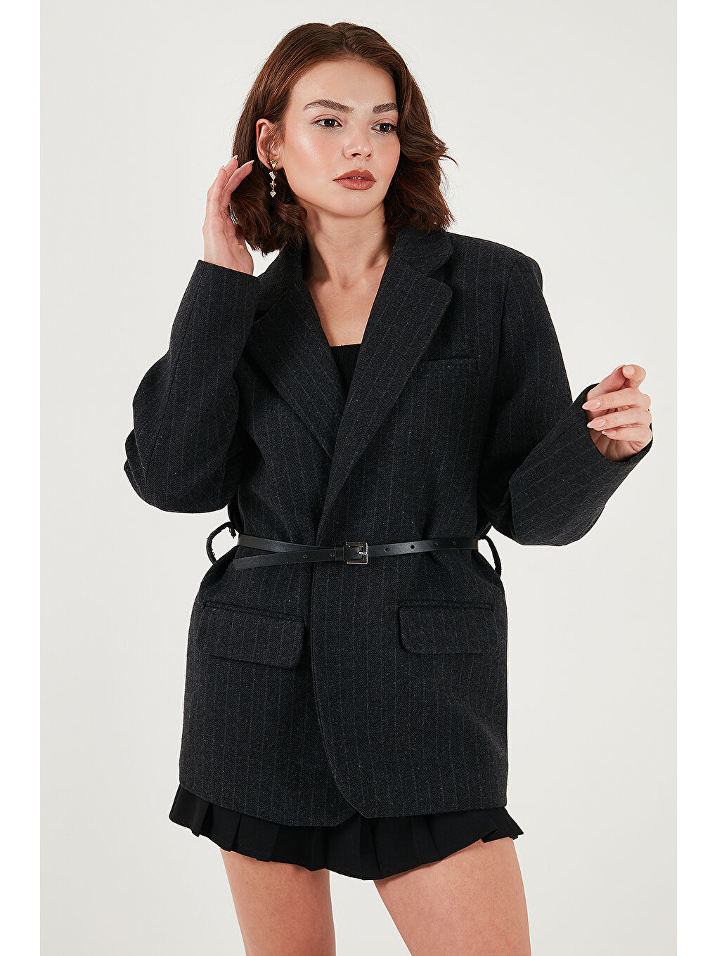 Siyah Çizgili Yün Karışımlı Oversize Fit Kruvaze Yaka Kemerli Ceket 6839634