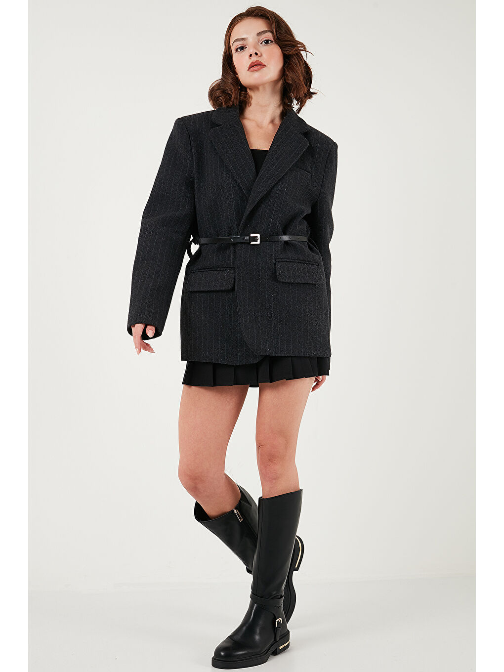 Siyah Çizgili Yün Karışımlı Oversize Fit Kruvaze Yaka Kemerli Ceket 6839634-1