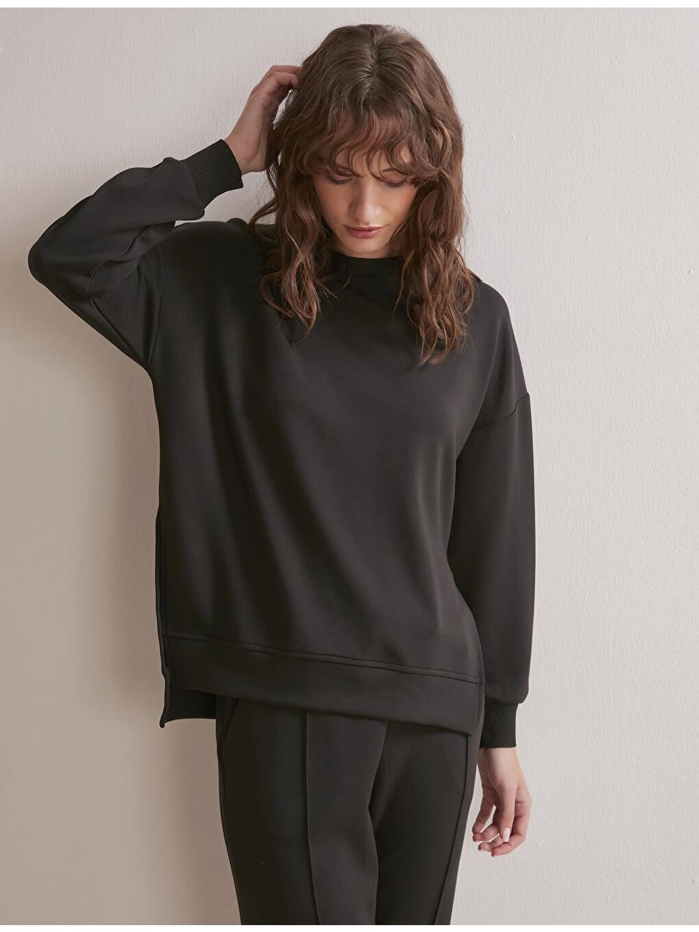 Siyah Bol Kesim Uzun Kollu Bisiklet Yaka Sweatshirt-2