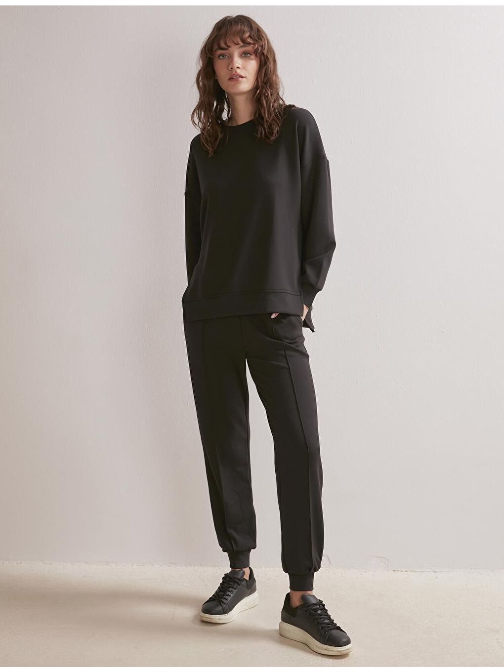 Siyah Bol Kesim Uzun Kollu Bisiklet Yaka Sweatshirt-3