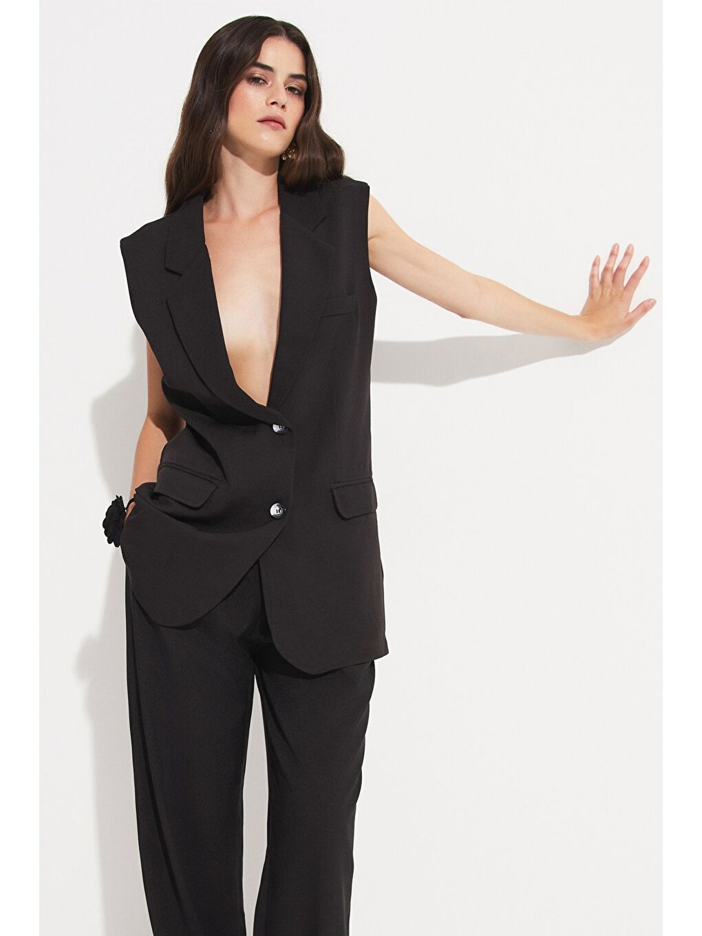 Siyah Kadın Geniş Kalıp Düğme Detaylı Dokuma Yelek-3