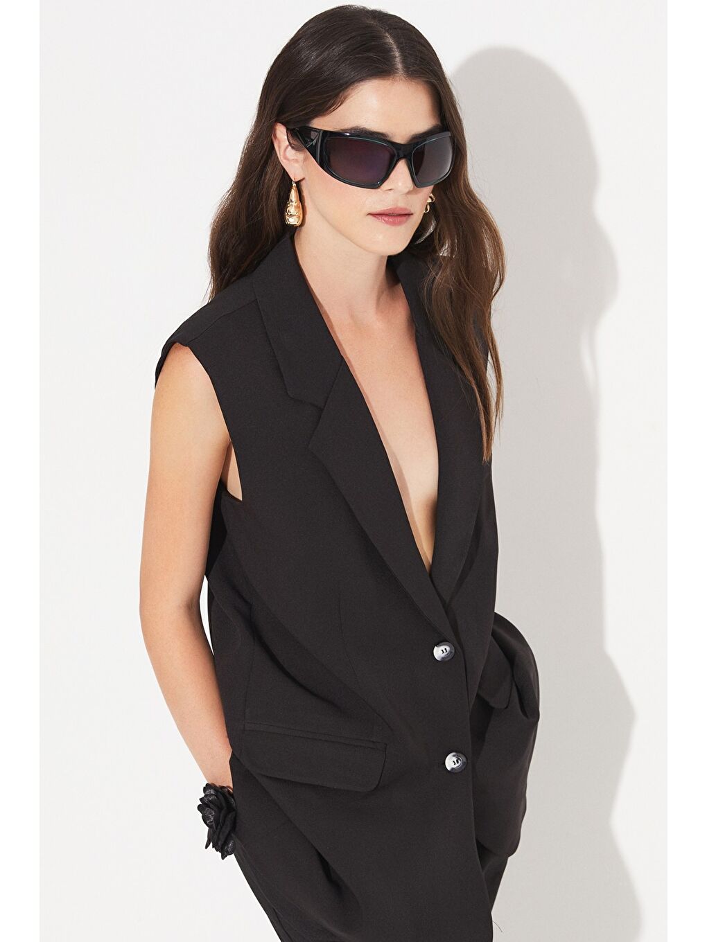 Siyah Kadın Geniş Kalıp Düğme Detaylı Dokuma Yelek-4