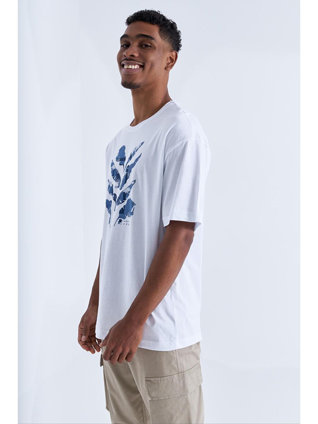 Beyaz Büyük Baskılı O Yaka Erkek Oversize Tişört  - 88092-2