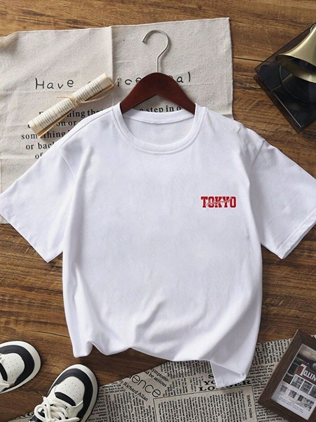 Beyaz Tokyo Baskı %100 Organik Pamuk Relaxed Fit Yuvarlak Yaka Tişört-1