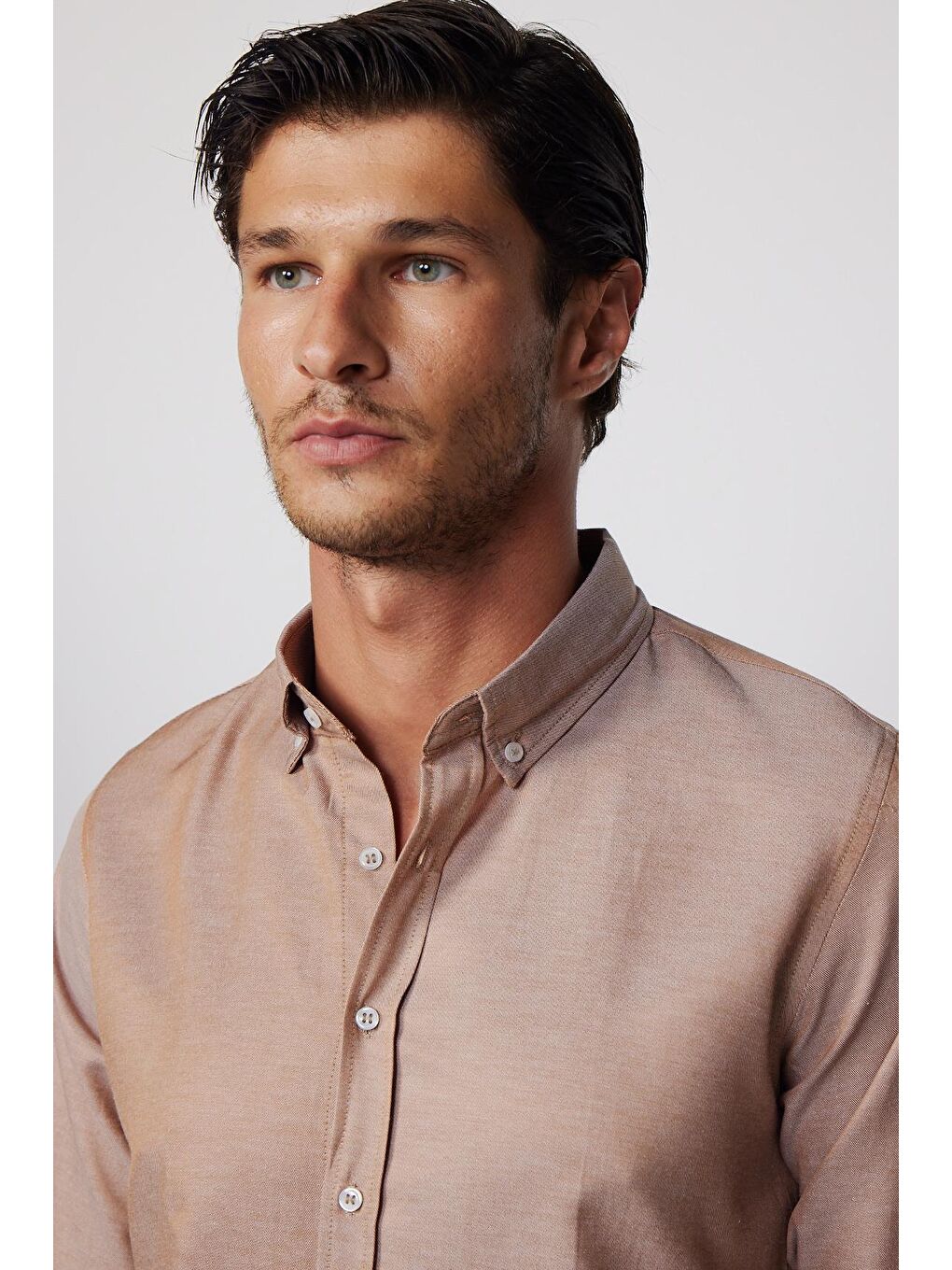 Bej Slim Fit Uzun Kollu Düğmeli Yaka Pamuklu Kolay Ütü Düz Erkek Gömlek-1