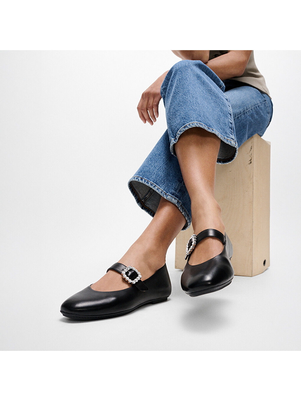 Siyah Kadın Babet E3J-B41/001 DELICATO CRYSTAL-BUCKLE LEATHER-1