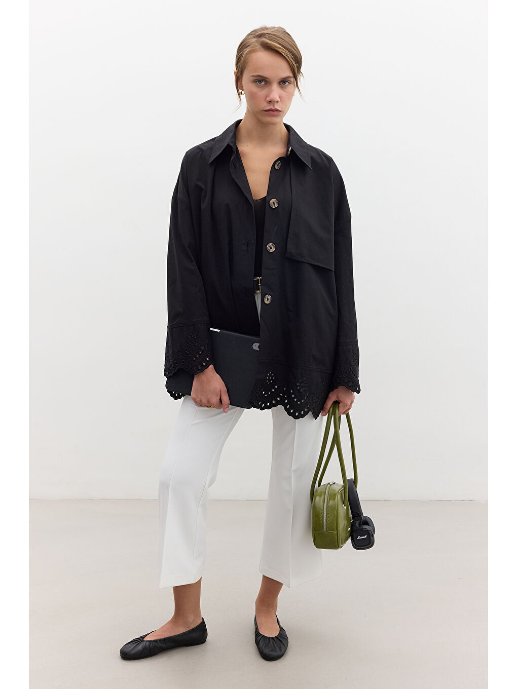 Nakış Detaylı Tasarım Trençkot Siyah-2