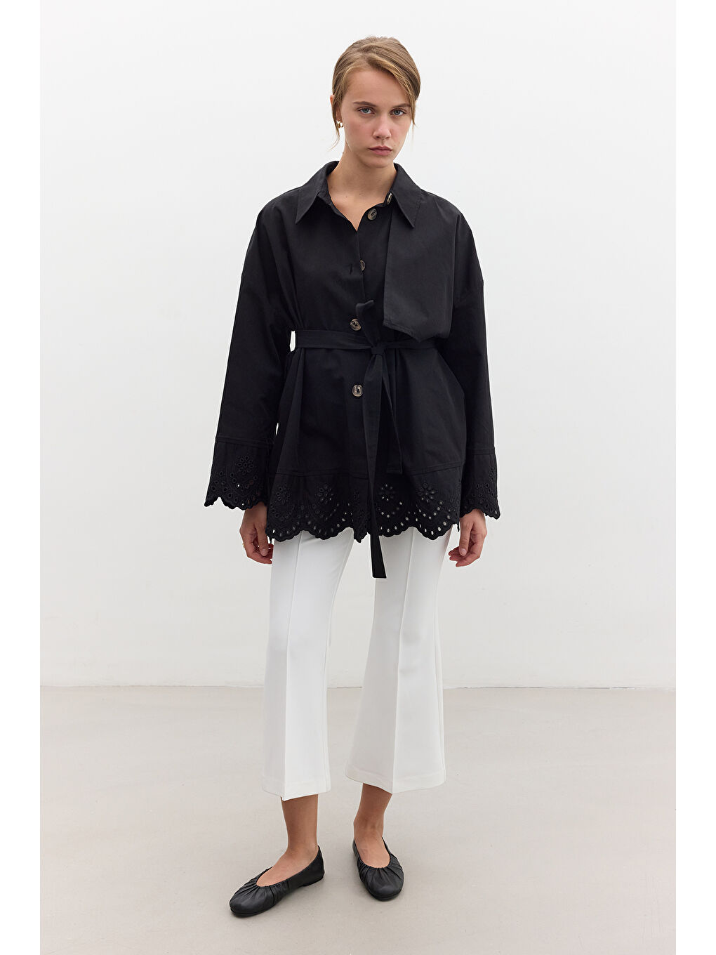 Nakış Detaylı Tasarım Trençkot Siyah-4