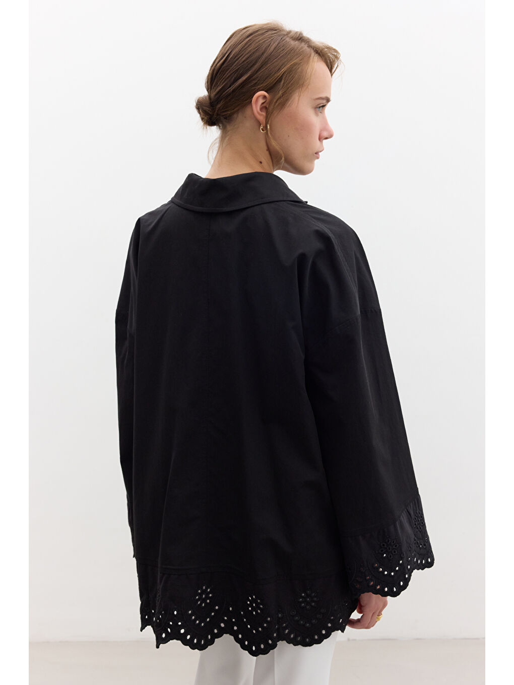 Nakış Detaylı Tasarım Trençkot Siyah-6