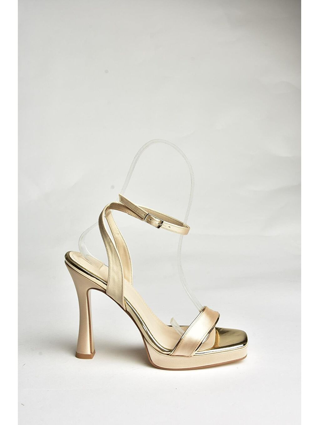 Sarı U5699181 Altın Kadın Topuklu Ayakkabı