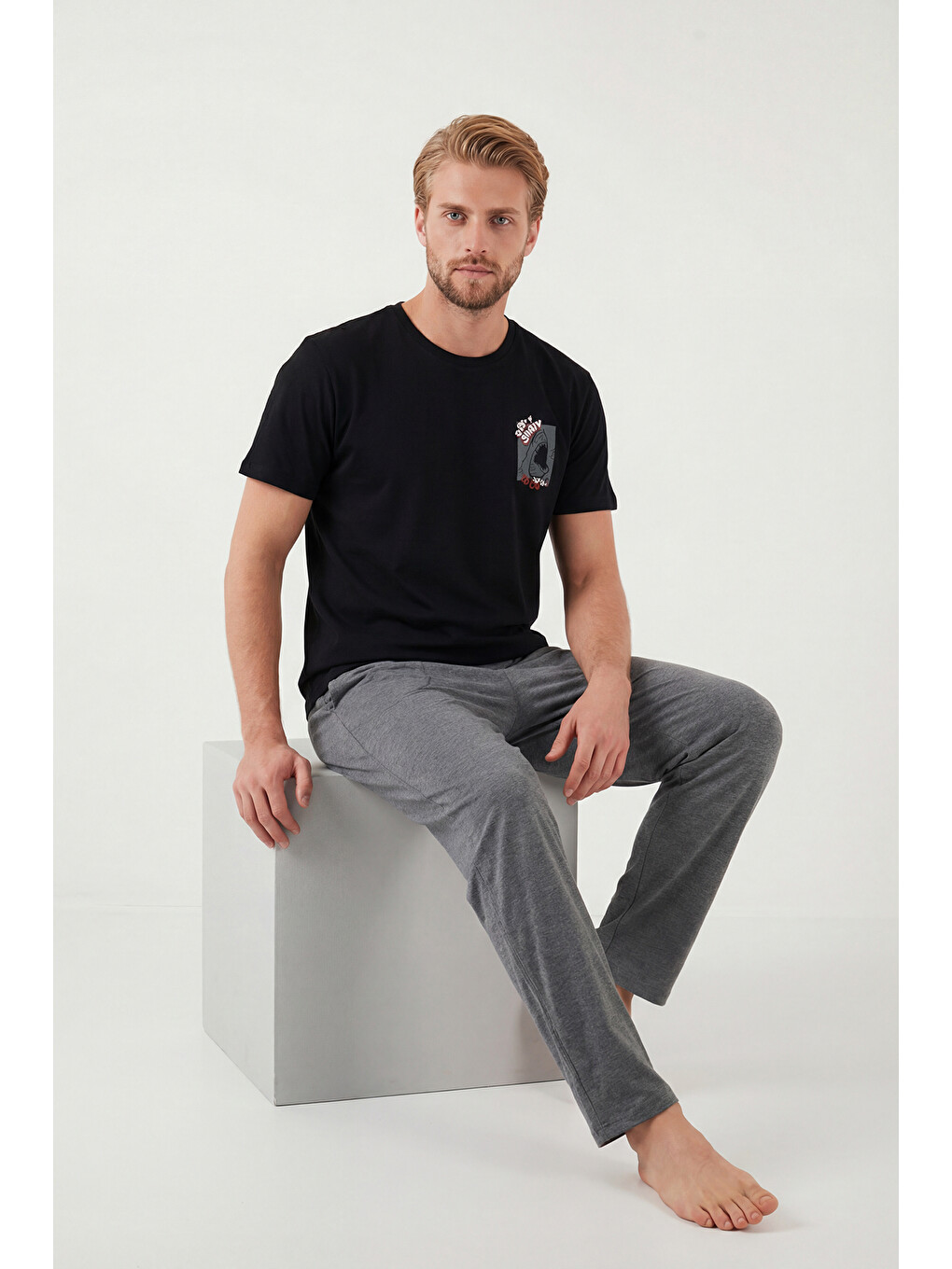 Siyah Pamuklu Regular Fit Baskılı Pijama Takımı 6096160-2