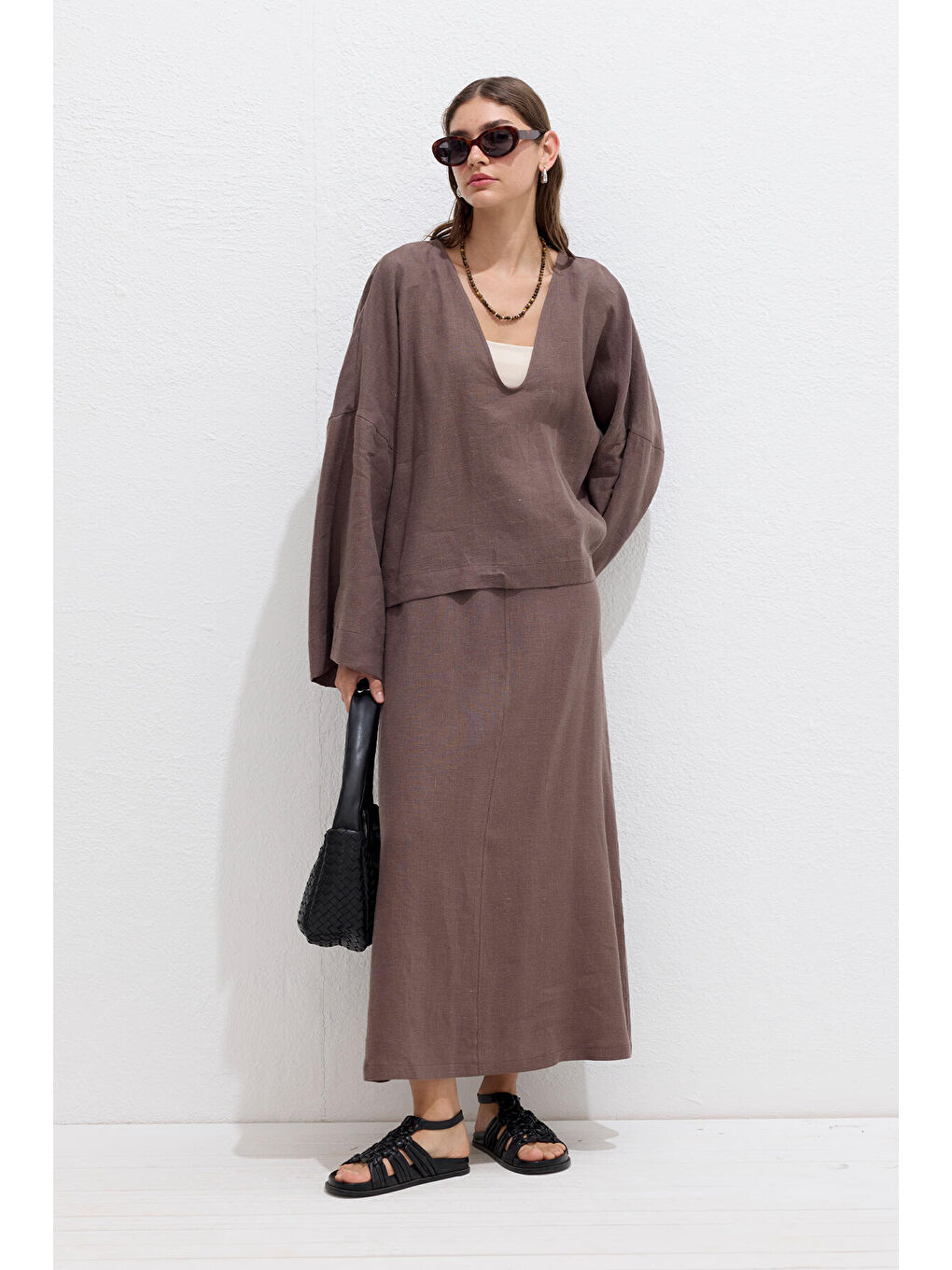 Kahverengi Premıum V Yaka Keten Bluz Tozlu Kahve-1