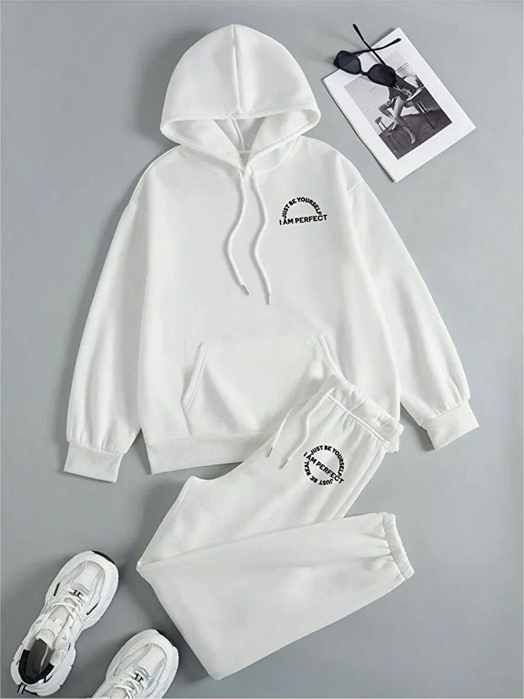 Kadın Beyaz Perfectt Baskılı Oversize Alt Üst Eşofman Takımı