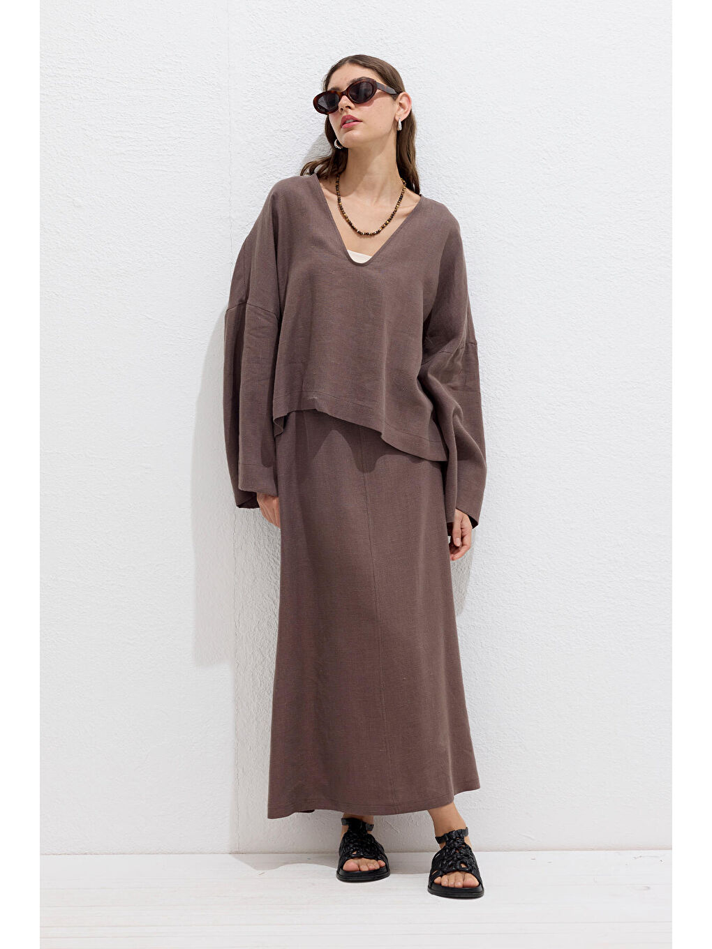 Kahverengi Premıum V Yaka Keten Bluz Tozlu Kahve-3