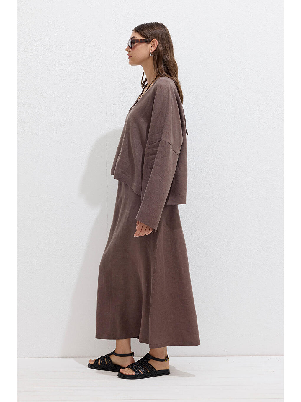 Kahverengi Premıum V Yaka Keten Bluz Tozlu Kahve-4