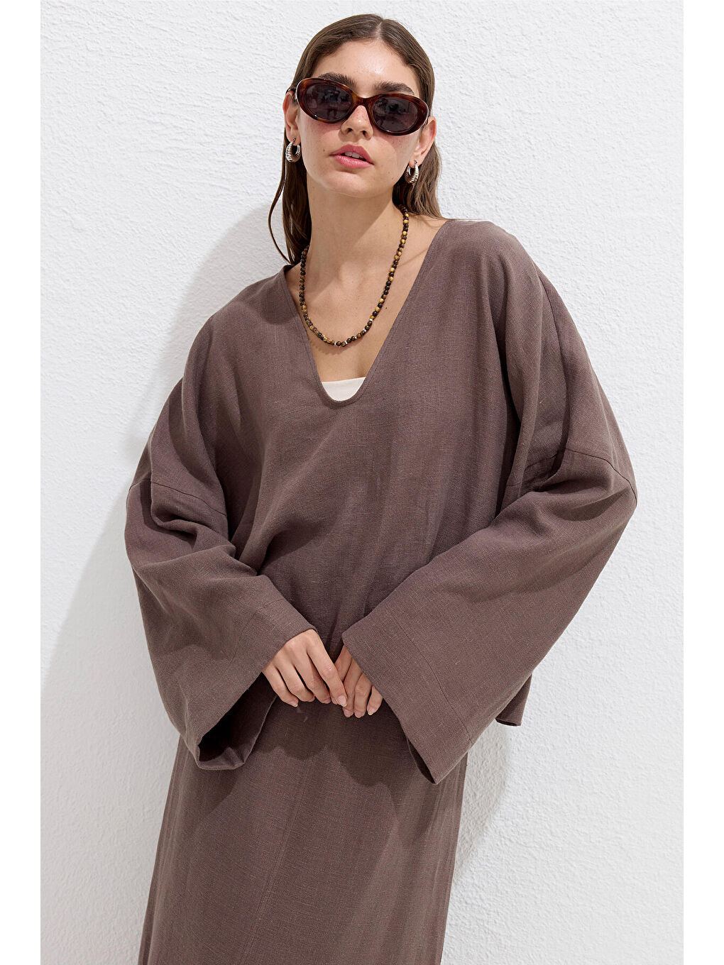 Kahverengi Premıum V Yaka Keten Bluz Tozlu Kahve-5
