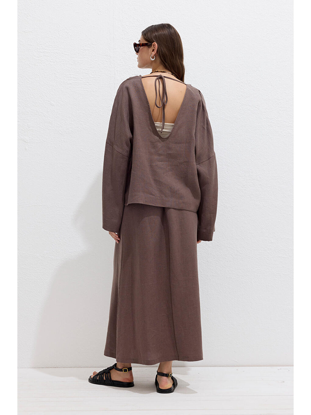 Kahverengi Premıum V Yaka Keten Bluz Tozlu Kahve-7