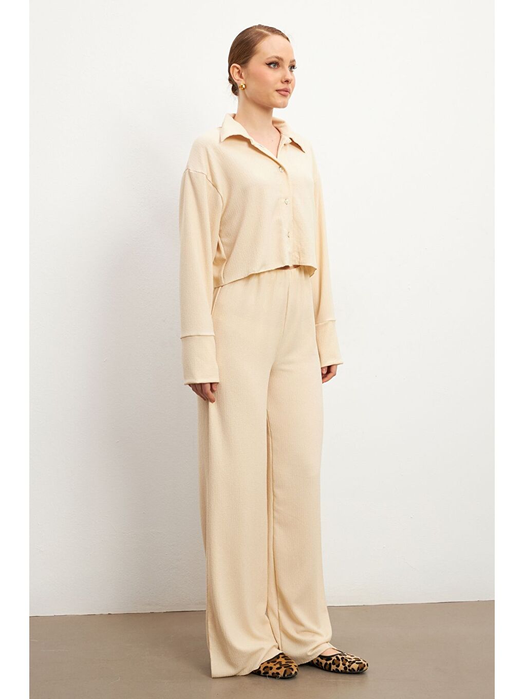 Kadın Bej Uzun Kollu Gömlek Yırtmaçlı Pantolon Krinkıl Takım-3