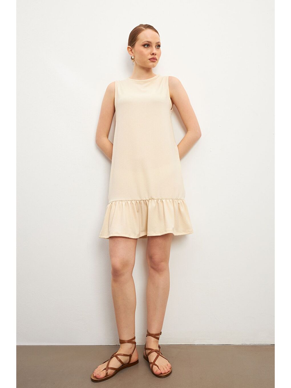 Kadın Bej Bisiklet Yaka Kolsuz Krinkıl Elbise-1