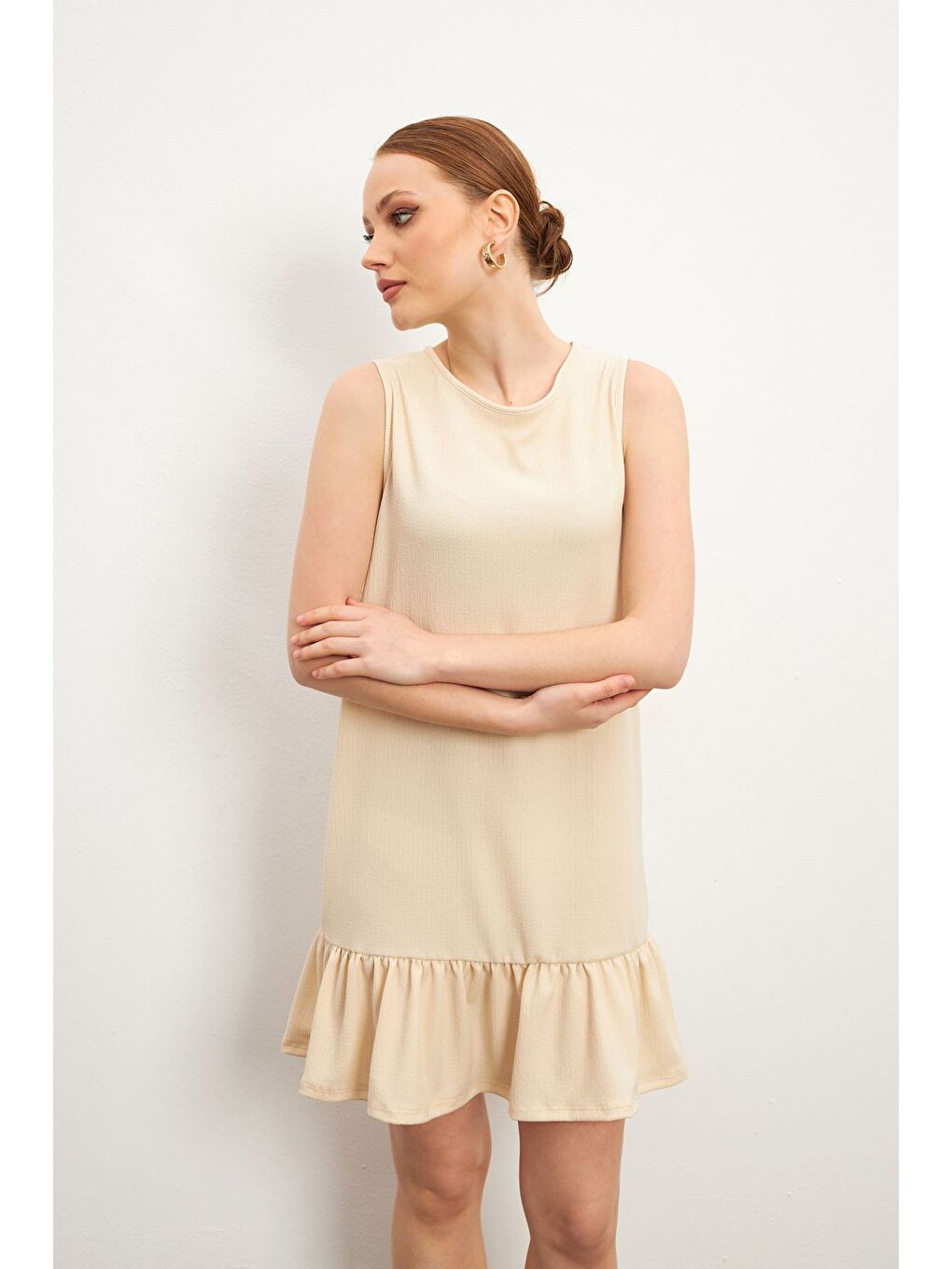 Kadın Bej Bisiklet Yaka Kolsuz Krinkıl Elbise-3
