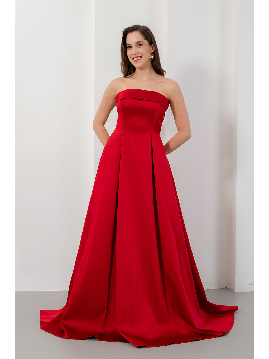 Kadın Kırmızı Straplez Yaka Saten Uzun Kloş Abiye Elbise-1