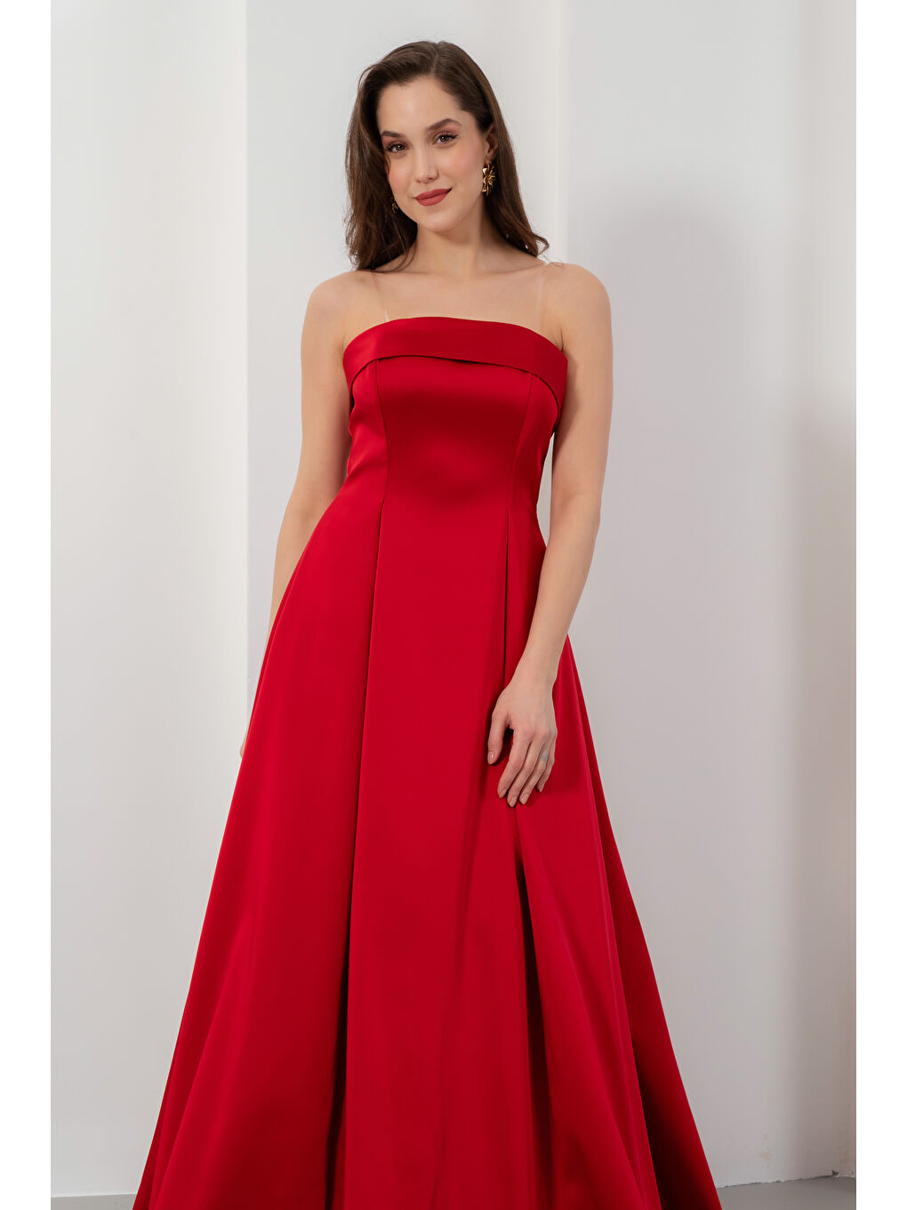 Kadın Kırmızı Straplez Yaka Saten Uzun Kloş Abiye Elbise-2
