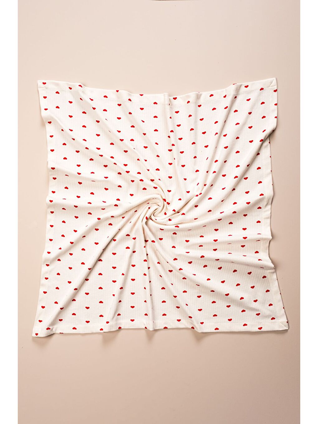 Kırmızı Kalp Desenli Battaniye  90 x 90  Ebat Yumuşak Organik Pamuk Battaniye