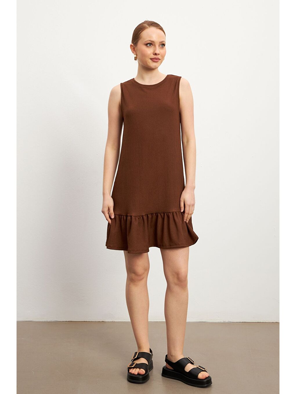 Kadın Kahverengi Bisiklet Yaka Kolsuz Krinkıl Elbise-1