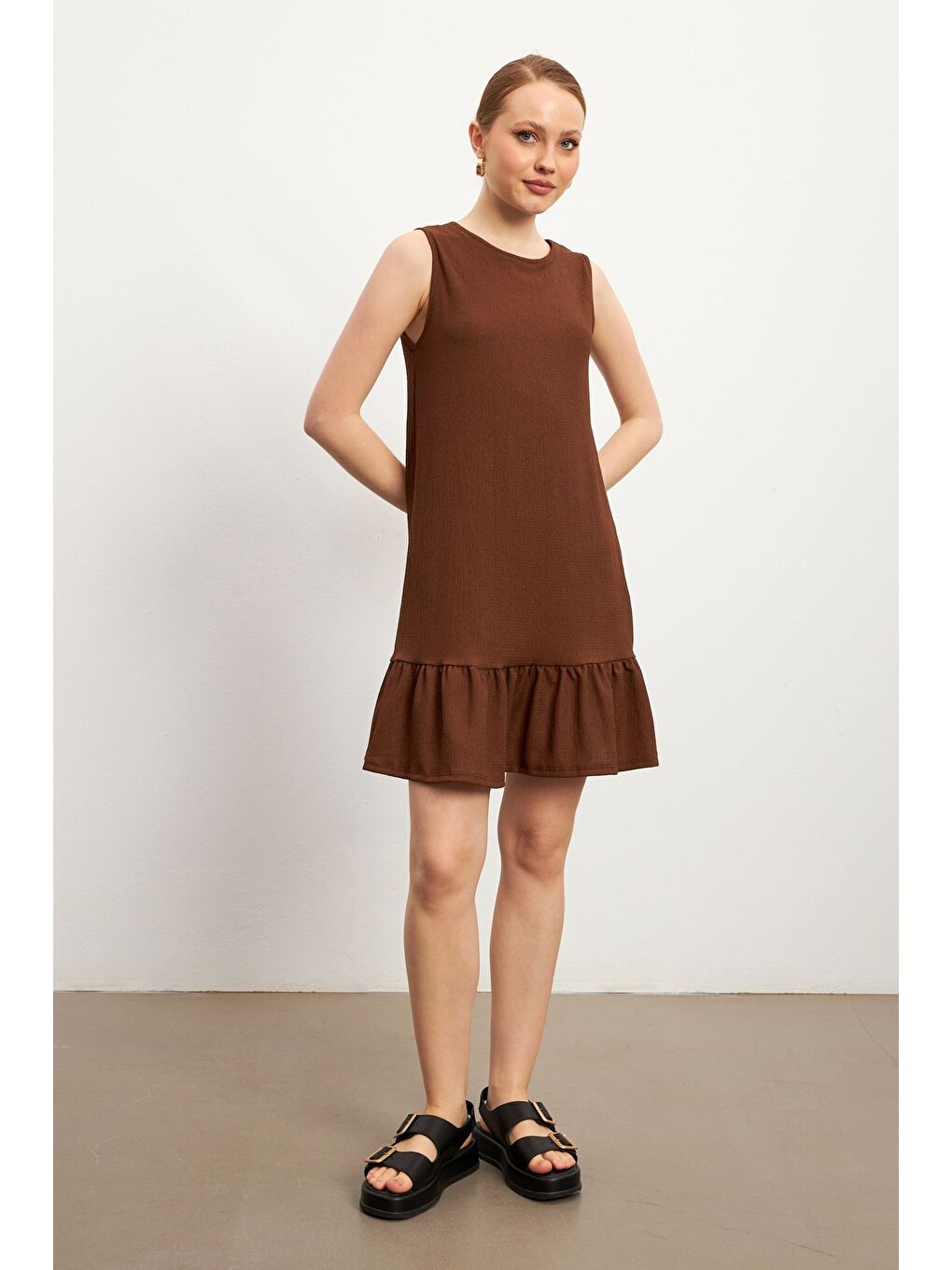 Kadın Kahverengi Bisiklet Yaka Kolsuz Krinkıl Elbise-2