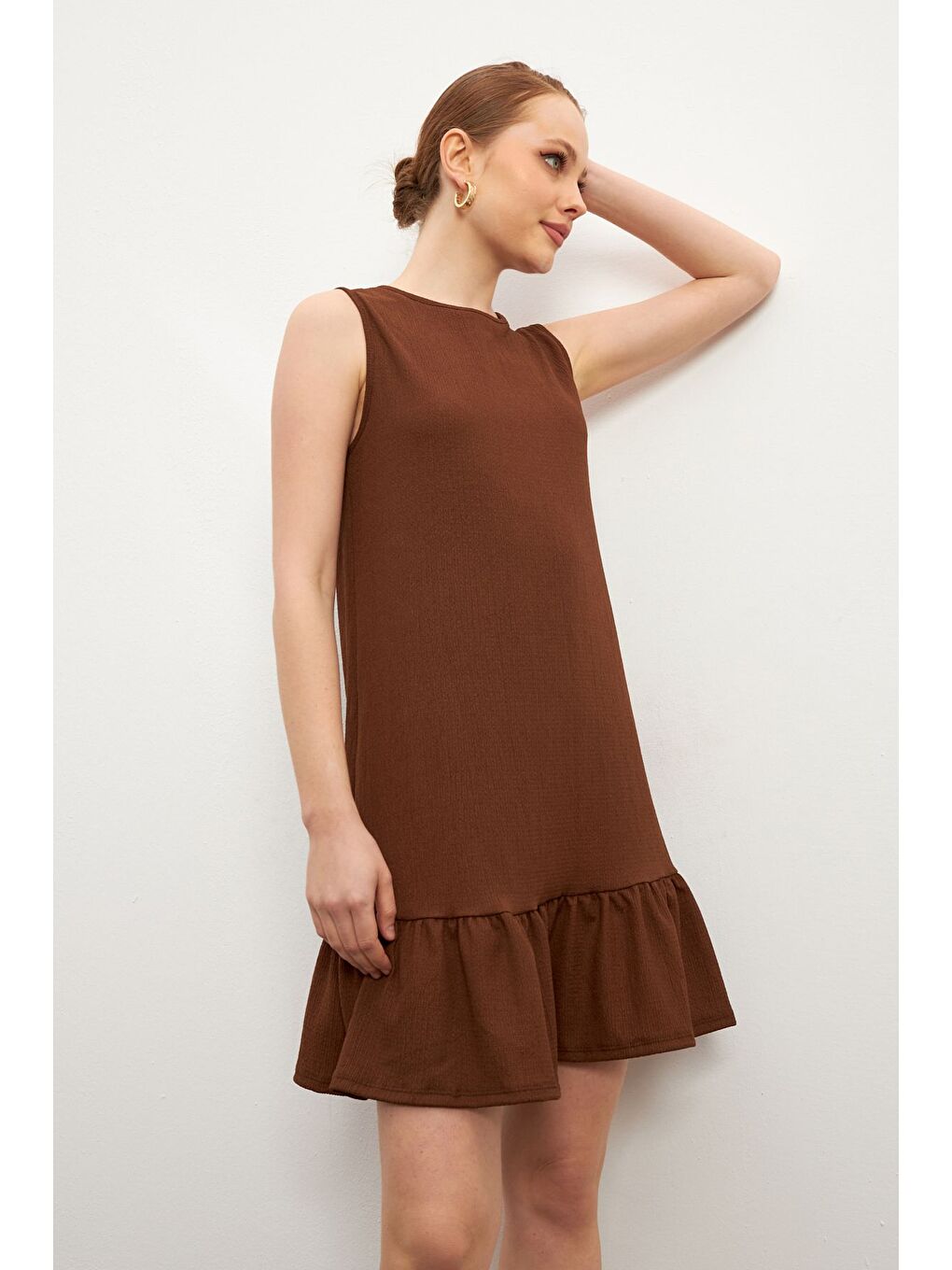 Kadın Kahverengi Bisiklet Yaka Kolsuz Krinkıl Elbise-3