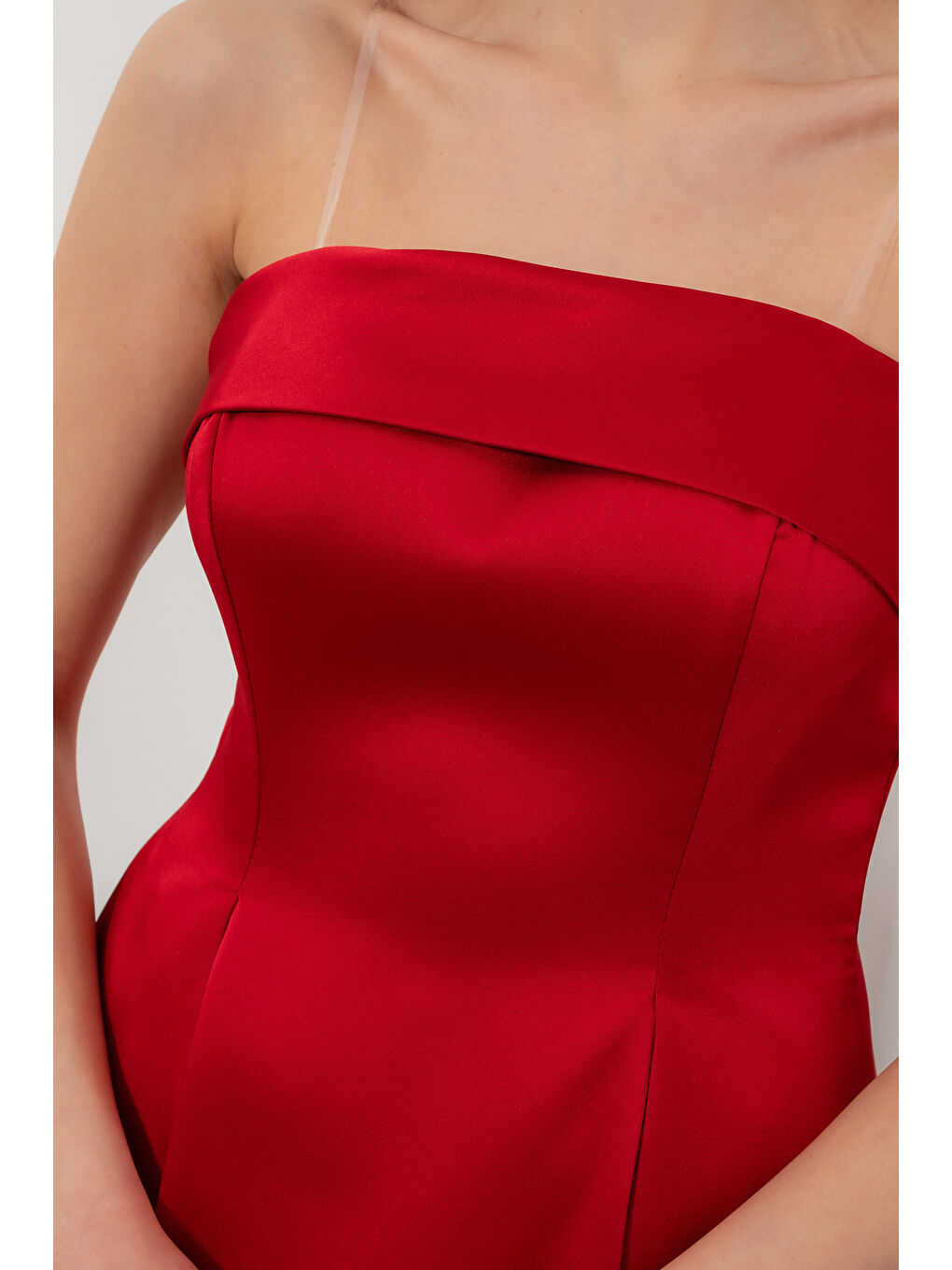 Kadın Kırmızı Straplez Yaka Saten Uzun Kloş Abiye Elbise-4