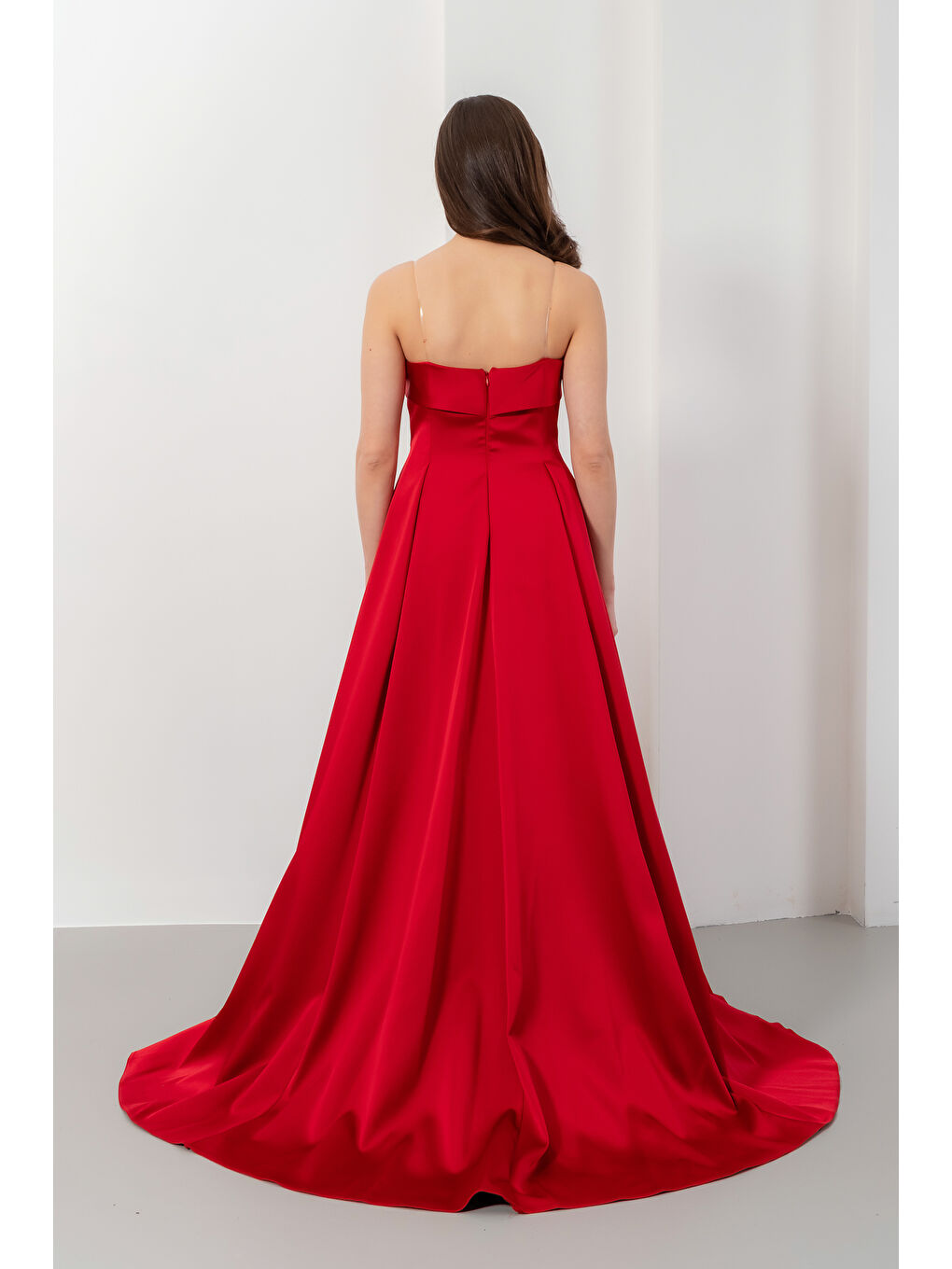 Kadın Kırmızı Straplez Yaka Saten Uzun Kloş Abiye Elbise-5