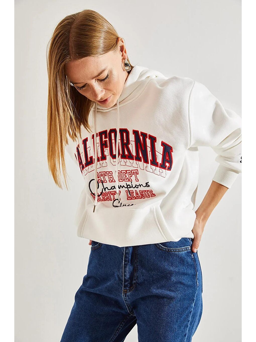 Beyaz Kadın Kapüşonlu California Baskılı Üç İplik Şardonlu Sweatshirt-3