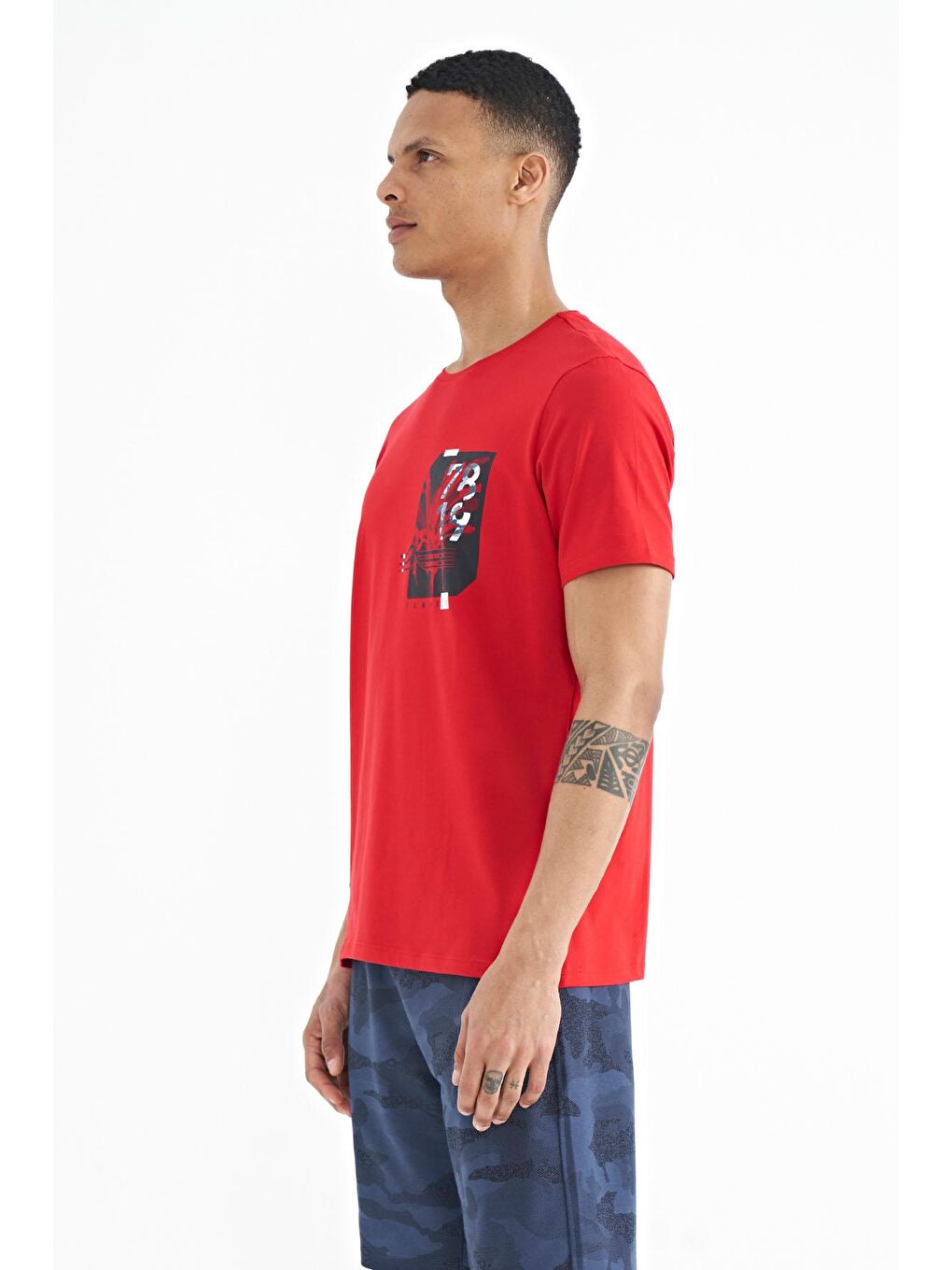 TOMMYLIFE Kırmızı Ön Arka Baskı Detaylı Standart Form Erkek T-shirt - 88233 - 3